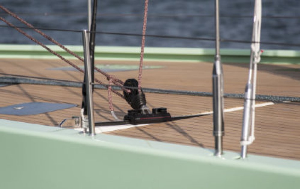easy handling of sailing yacht
